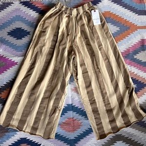 NWT STATE the label Swayers in Brady